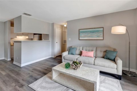 Condo in Saint Petersburg, Florida, 2 bedrooms  № 1521511 - photo 5