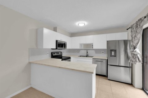Touwnhouse à louer à Stuart, Floride: 3 chambres, 140.47 m2 № 2368405 - photo 13