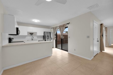 Touwnhouse à louer à Stuart, Floride: 3 chambres, 140.47 m2 № 2368405 - photo 12