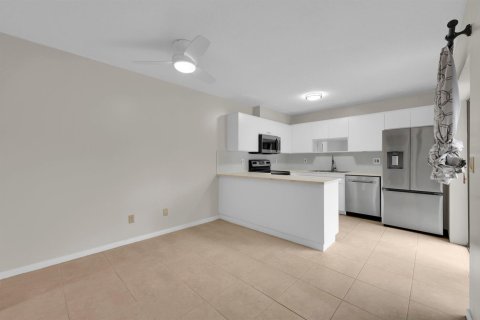 Touwnhouse à louer à Stuart, Floride: 3 chambres, 140.47 m2 № 2368405 - photo 11