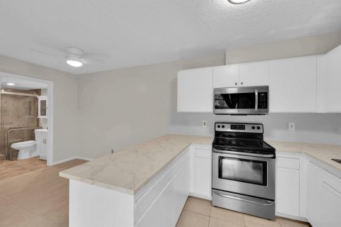 Touwnhouse à louer à Stuart, Floride: 3 chambres, 140.47 m2 № 2368405 - photo 14