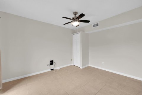 Touwnhouse à louer à Stuart, Floride: 3 chambres, 140.47 m2 № 2368405 - photo 21