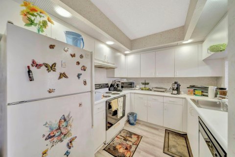 Condo in Pembroke Pines, Florida, 1 bedroom  № 2185211 - photo 25