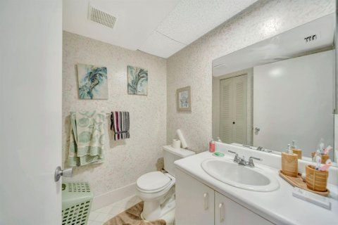 Condo in Pembroke Pines, Florida, 1 bedroom  № 2185211 - photo 21