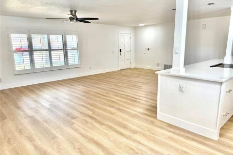 Casa en venta en Daytona Beach, Florida, 4 dormitorios, 184.04 m2 № 2115537 - foto 4