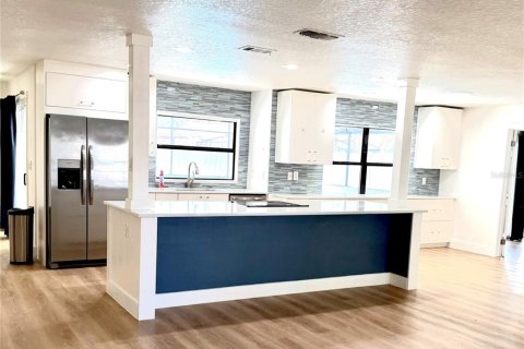 Casa en venta en Daytona Beach, Florida, 4 dormitorios, 184.04 m2 № 2115537 - foto 3