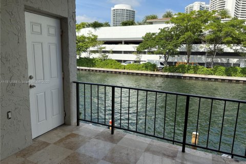 Copropriété à louer à North Miami Beach, Floride: 2 chambres, 129.51 m2 № 2082340 - photo 8