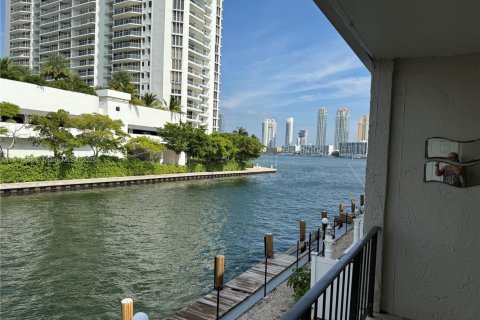 Copropriété à louer à North Miami Beach, Floride: 2 chambres, 129.51 m2 № 2082340 - photo 7