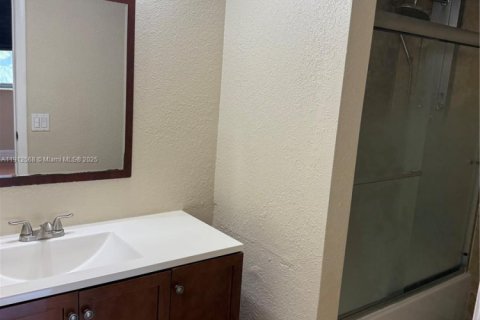 Copropriété à louer à North Miami Beach, Floride: 2 chambres, 129.51 m2 № 2082340 - photo 21