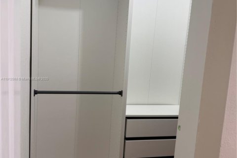 Copropriété à louer à North Miami Beach, Floride: 2 chambres, 129.51 m2 № 2082340 - photo 18