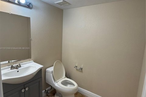 Copropriété à louer à North Miami Beach, Floride: 2 chambres, 129.51 m2 № 2082340 - photo 10