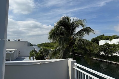 Copropriété à louer à North Miami Beach, Floride: 2 chambres, 129.51 m2 № 2082340 - photo 13