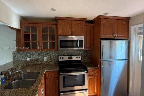 Copropriété à louer à North Miami Beach, Floride: 2 chambres, 129.51 m2 № 2082340 - photo 2