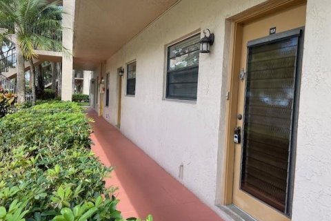 Copropriété à vendre à Tamarac, Floride: 2 chambres, 92.9 m2 № 1859387 - photo 2