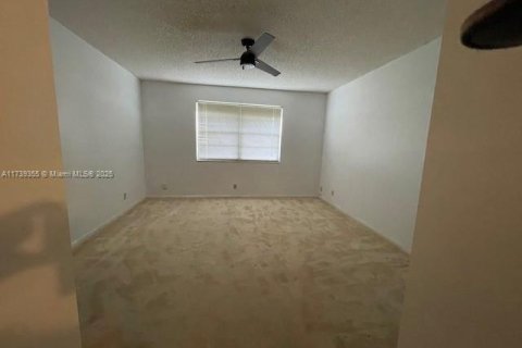 Copropriété à vendre à Tamarac, Floride: 2 chambres, 92.9 m2 № 1859387 - photo 9