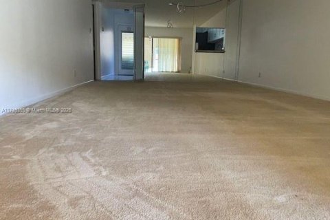 Copropriété à vendre à Tamarac, Floride: 2 chambres, 92.9 m2 № 1859387 - photo 6