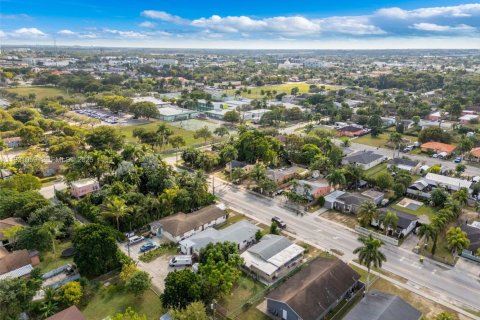 Casa en venta en Homestead, Florida, 5 dormitorios, 148.46 m2 № 1990295 - foto 30