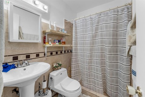 Casa en venta en Homestead, Florida, 5 dormitorios, 148.46 m2 № 1990295 - foto 10