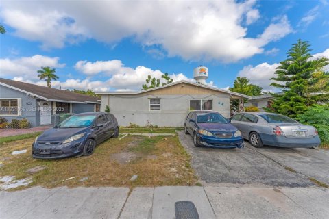 Casa en venta en Homestead, Florida, 5 dormitorios, 148.46 m2 № 1990295 - foto 1