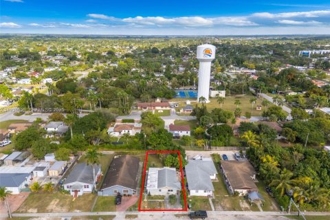 Casa en venta en Homestead, Florida, 5 dormitorios, 148.46 m2 № 1990295 - foto 25