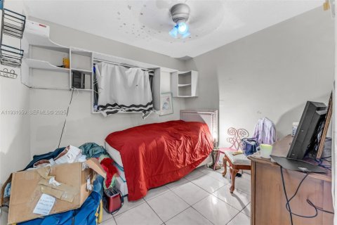 Casa en venta en Homestead, Florida, 5 dormitorios, 148.46 m2 № 1990295 - foto 12