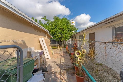 Casa en venta en Homestead, Florida, 5 dormitorios, 148.46 m2 № 1990295 - foto 24