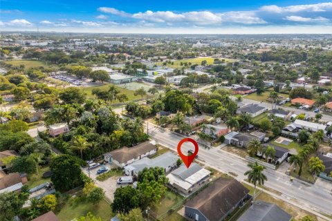 Casa en venta en Homestead, Florida, 5 dormitorios, 148.46 m2 № 1990295 - foto 29