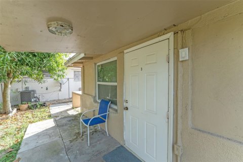 Casa en venta en Homestead, Florida, 5 dormitorios, 148.46 m2 № 1990295 - foto 23