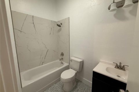 Townhouse in Gainesville, Florida 2 bedrooms, 93.18 sq.m. № 2104608 - photo 10