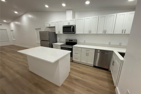 Townhouse in Gainesville, Florida 2 bedrooms, 93.18 sq.m. № 2104608 - photo 3