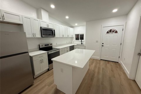 Townhouse in Gainesville, Florida 2 bedrooms, 93.18 sq.m. № 2104608 - photo 4