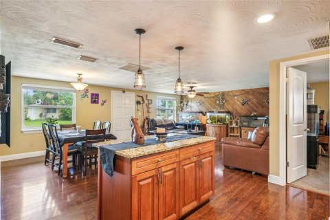 House in Holiday, Florida 3 bedrooms, 127.09 sq.m. № 1903127 - photo 8