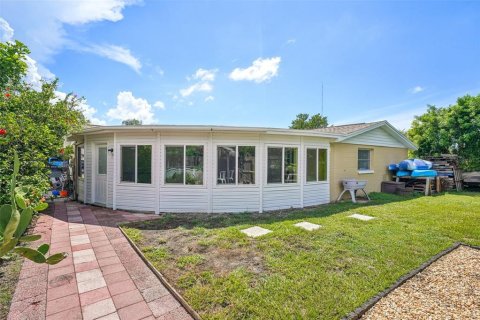 House in Holiday, Florida 3 bedrooms, 127.09 sq.m. № 1903127 - photo 22