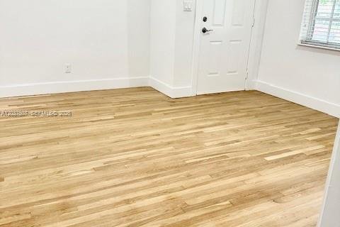 Снять в аренду таунхаус в Корал-Гейблс, Флорида 3 спальни, 115.01м2, № 2171744 - фото 17