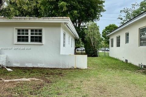 Снять в аренду таунхаус в Корал-Гейблс, Флорида 3 спальни, 115.01м2, № 2171744 - фото 18