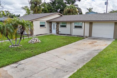 House in Bradenton, Florida 3 bedrooms, 157.47 sq.m. № 2294601