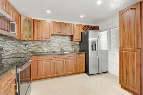 Copropriété à vendre à North Miami, Floride: 2 chambres, 101.36 m2 № 1981859 - photo 6