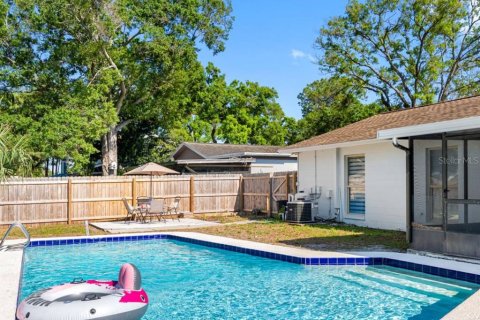 House in Tampa, Florida 4 bedrooms, 187.48 sq.m. № 1879312 - photo 23