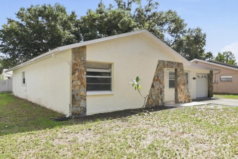 Villa ou maison à louer à New Port Richey, Floride: 3 chambres, 134.52 m2 № 2413570 - photo 3