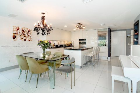 Condo in Aventura, Florida, 3 bedrooms  № 1934118 - photo 11