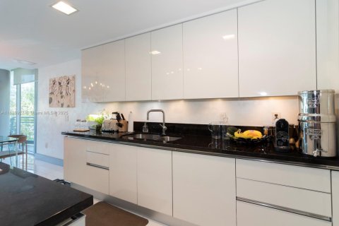 Condo in Aventura, Florida, 3 bedrooms  № 1934118 - photo 16
