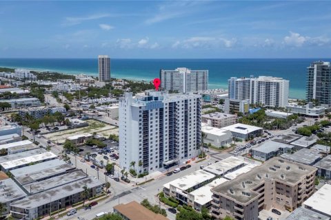 Condo in Miami Beach, Florida, 1 bedroom  № 1819909 - photo 12