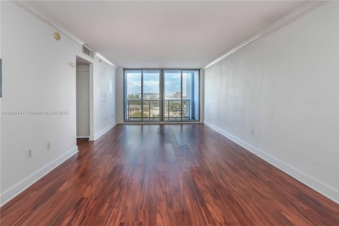 Condo in Miami Beach, Florida, 1 bedroom  № 1819909 - photo 3