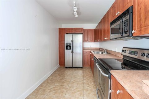 Condo in Miami Beach, Florida, 1 bedroom  № 1819909 - photo 8