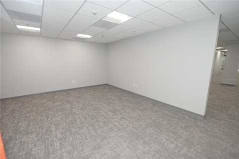 Propiedad comercial en alquiler en Orlando, Florida, 22498.51 m2 № 1648504 - foto 8