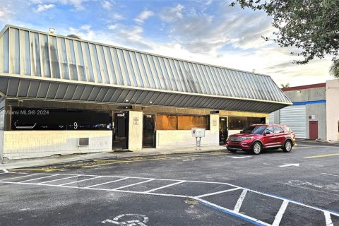 Commercial property in Sunrise, Florida № 1859886 - photo 1