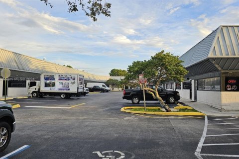 Commercial property in Sunrise, Florida № 1859886 - photo 4