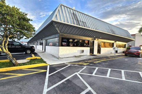 Commercial property in Sunrise, Florida № 1859886 - photo 2