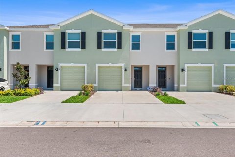 Adosado en ANGELINE en Land O' Lakes, Florida 3 dormitorios, 155.43 m2 № 2117573