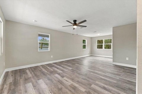 House in Babson Park, Florida 3 bedrooms, 147.06 sq.m. № 2394276 - photo 6